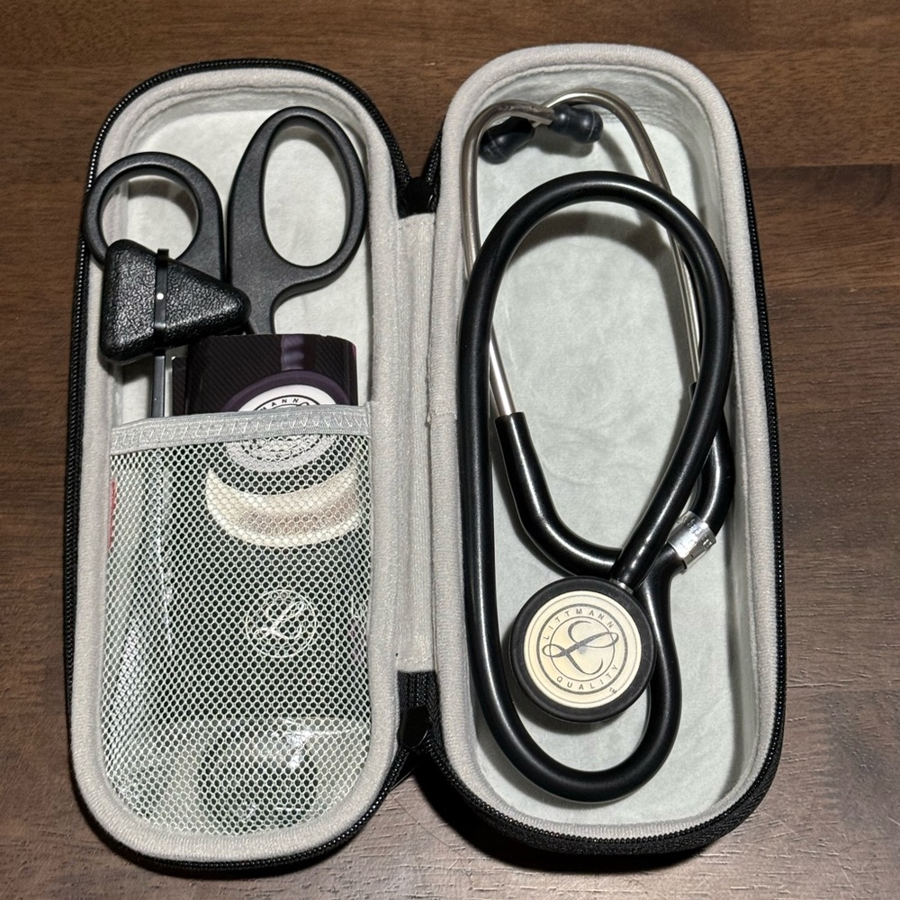 3M Littmann Classic lll Stethoscope Bundle w/ Case, Shears, Reflex Hammer